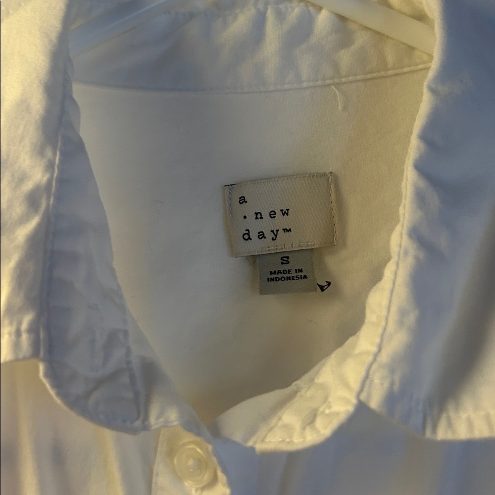 Button down top - Picture 2 of 4